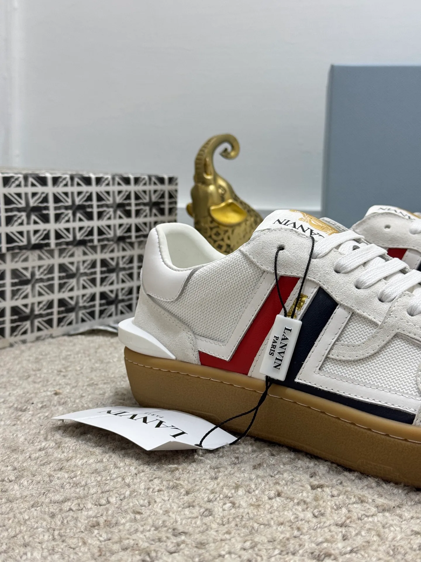 Men's men's shoes 💰520 [New style] 🦈🦈lanvin #LANVIN spring and summer series new colors ❤️‍🔥The latest lace-up fashionable casual Forrest Gump running shoes~bumpr high-quality couple 👫 series!! The latest trendy products of the season. Many bloggers have planted grass and purchased the original molds for customization. The uppers are nubuck leather. They are very versatile, fashionable and casual, and are comfortable to wear on the feet. Recommended! The original molds have clear logo rubber bottoms, which are non-slip and wear-resistant. Size: Female 36~40 Male 38-44 (45 customized
